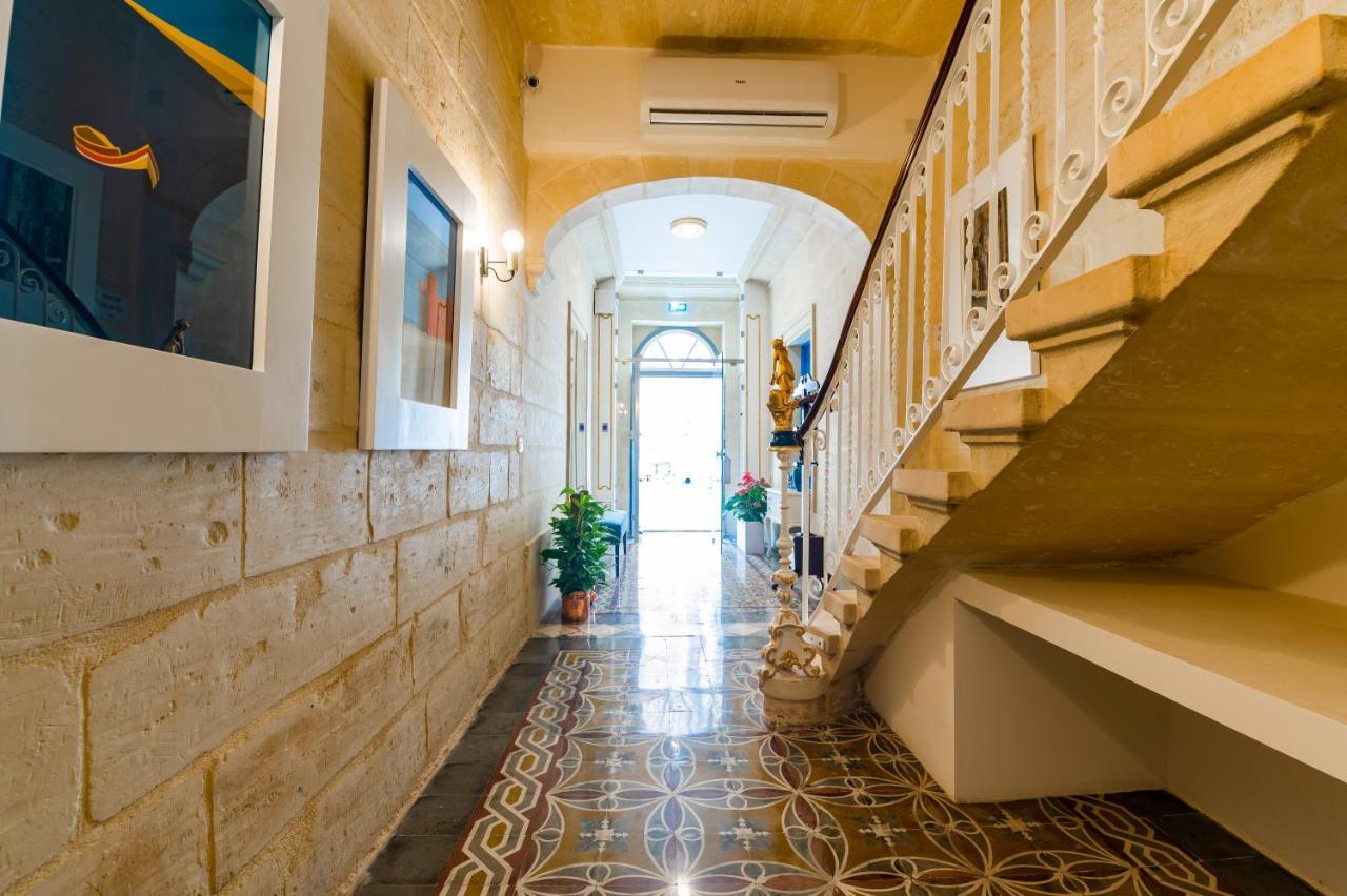 Monreal Boutique Townhouse - R024Rm4 Hotell Paola Exteriör bild